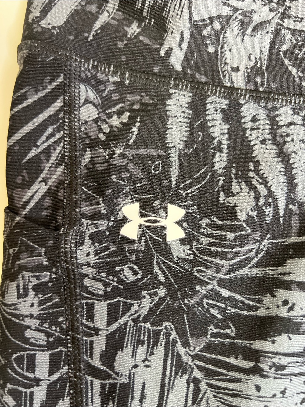 Under Armour Women’s Black Palm-Print Crop Leggings - Picture 11 of 15